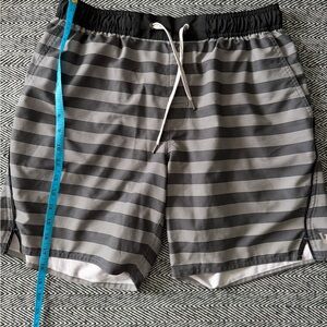 Vuori EUC lined workout shorts size medium men’s men